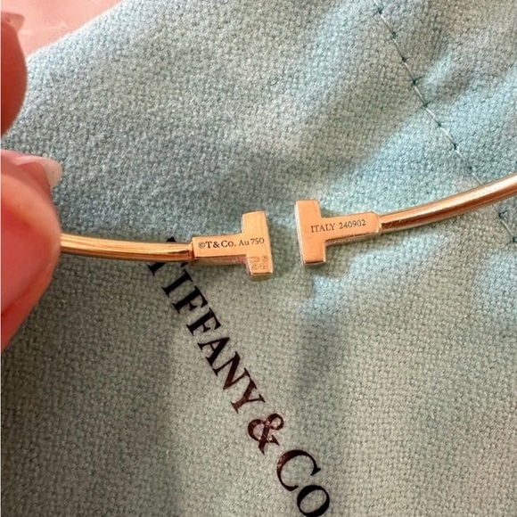 Tiffany T Narrow Wire Bracelet in Yellow Gold / T Wire Bracelet / Tiffany & Co. - Picture 4 of 6